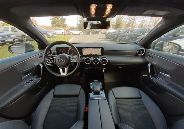 Mercedes-Benz Klasa A cena 109900 przebieg: 53122, rok produkcji 2020 z Kraków małe 407